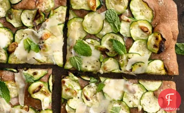 Pizza cu dovlecei, Scallion și parmezan