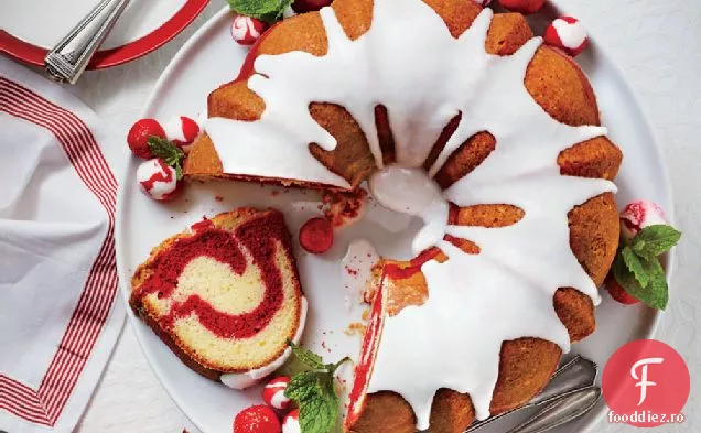 Tort Bundt Din Marmură De Catifea Roșie