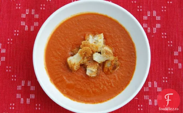 Supă de roșii prăjită cu zahăr brun cu crutoane Cheddar