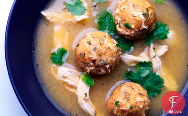 Sopa De Alb (supă de chiftele de pui)
