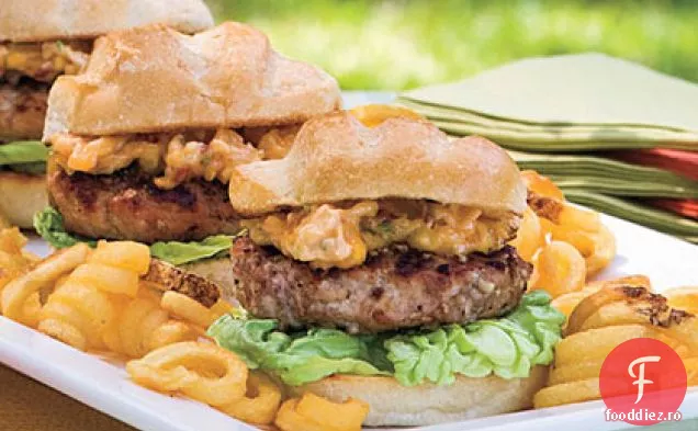 Burgeri De Porc Cu Crustă De Pecan Cu Maioneză Uscată De Caise-Chipotle
