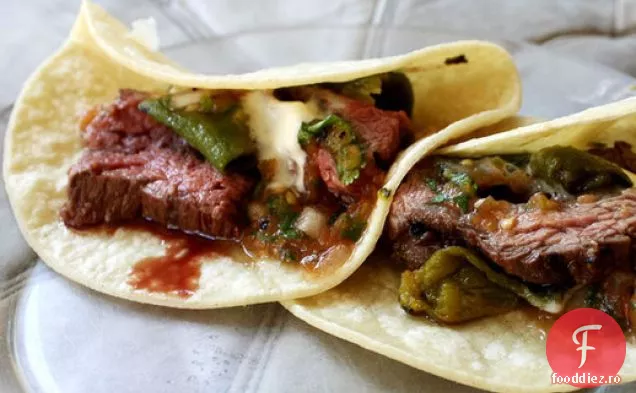Tacos de friptură cu Salsa Chile verde de roșii prăjite