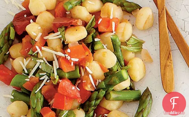 Gnocchi proaspeți de roșii și sparanghel