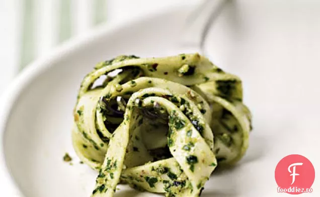 Pesto de pătrunjel și nuci
