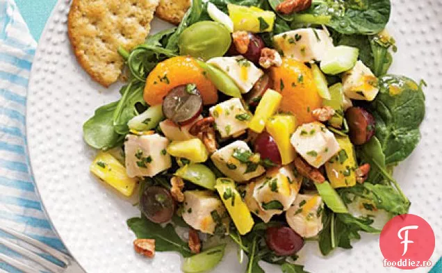 Salată Mixtă De Pui Cu Fructe