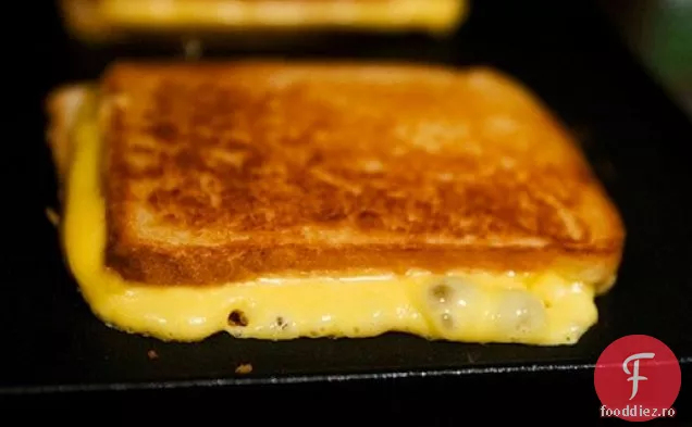 Sandvișuri Cu Brânză La Grătar Foarte Subțiri