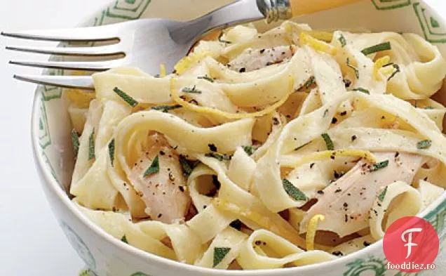 Linguine cu curcan, busuioc, și CR Aproxormme fra aprox. che