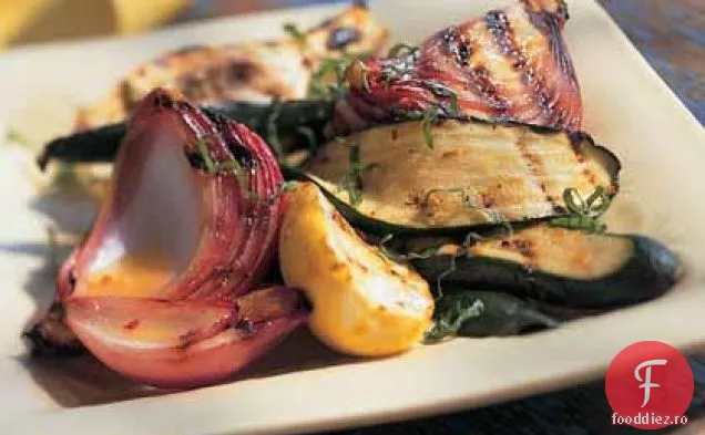 Salată de dovlecei și dovlecei la grătar cu sos de citrice