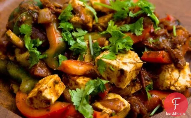 Kadhai Paneer (se amestecă brânză prăjită și ardei)