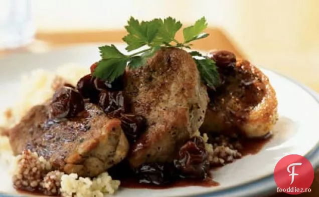 Medalioane de porc cu vin de Port-sos de cireșe uscate