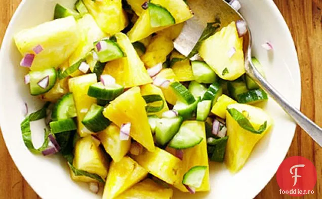 Salată de ananas, castraveți și Shiso