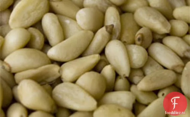 Cina în seara asta: paste de vară cu nuci de pin și lămâie