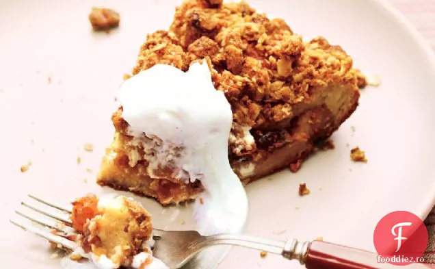 Caserolă de pâine prăjită cu vârf de Streusel cu compot de fructe
