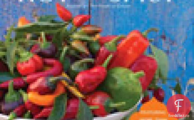 Salată picantă de roșii, piper, castraveți, mentă și pătrunjel