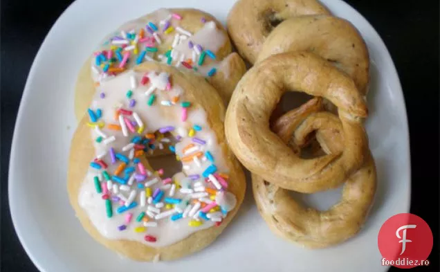 Două tipuri de Taralli, biscuitul Italian