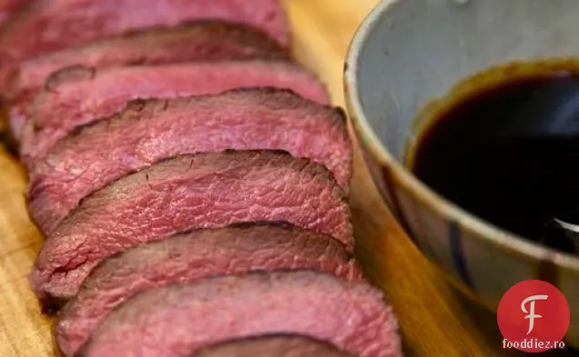 Loin De Vânat Frecat Cu Condimente Prăjite Lent