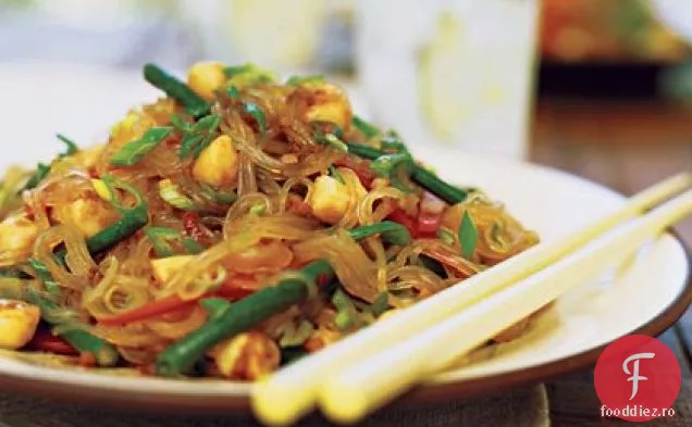 Salată picantă de scoici și tăiței cu fir de fasole