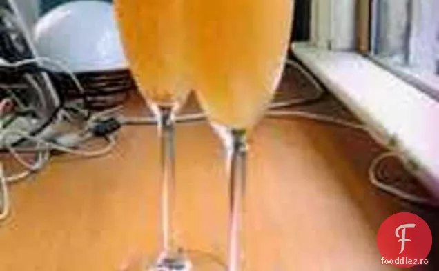 Sănătos Și Delicios: Bellini De Piersici Albe