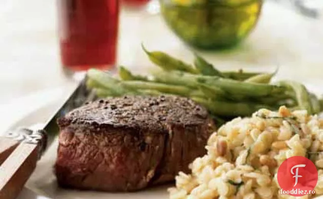 Filet Mignon cu crustă de piper cu Port Jus
