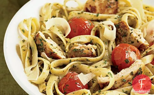 Pesto Fettuccine cu pui