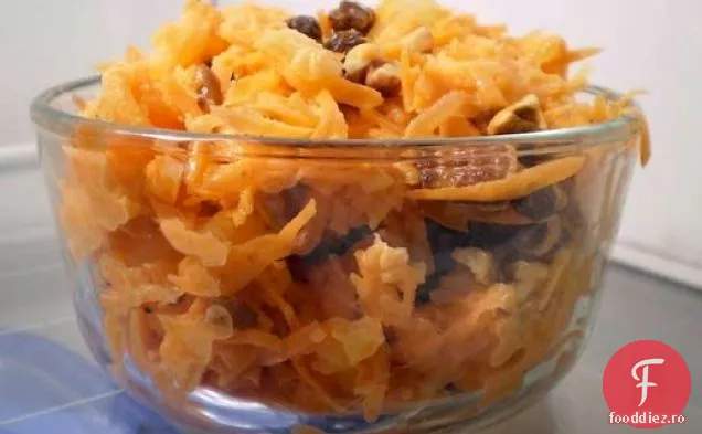 Sănătos și delicios: salată de morcovi și stafide