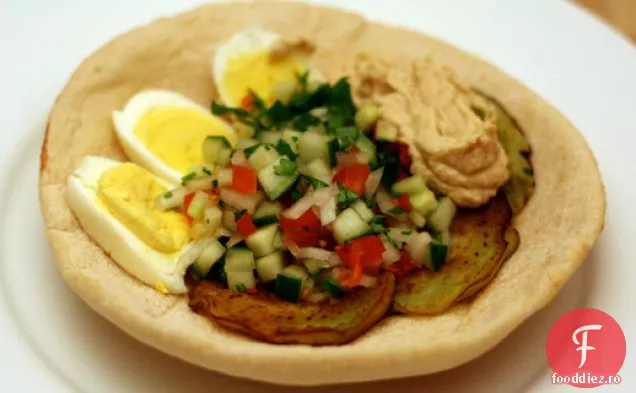 Cina în seara asta: Sabich (Sandwich de vinete cu ouă fierte tari)