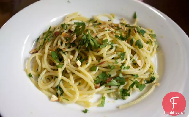 Cina în seara asta: spaghete Cu Bottarga și migdale
