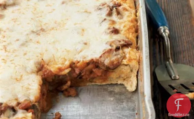 Pizza cu cârnați și legume