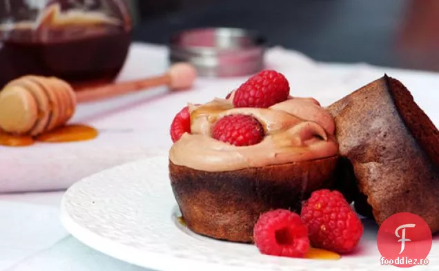 Popovers de cacao cu Mousse de ciocolată și zmeură