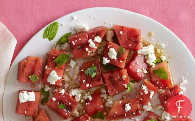 Salată de pepene verde, mentă și feta la grătar
