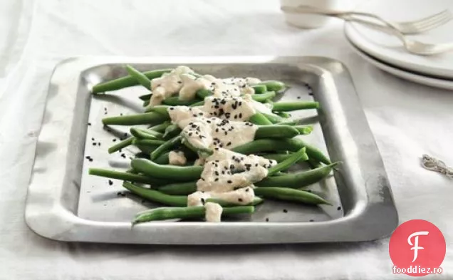 Salata albă de tofu, susan și legume a Andreei Nguyen