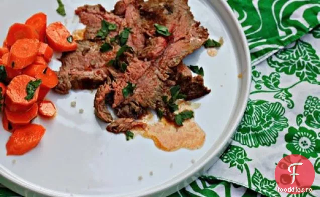 Friptură de flanc Ras El Hanout la grătar cu salată de morcovi Marocani