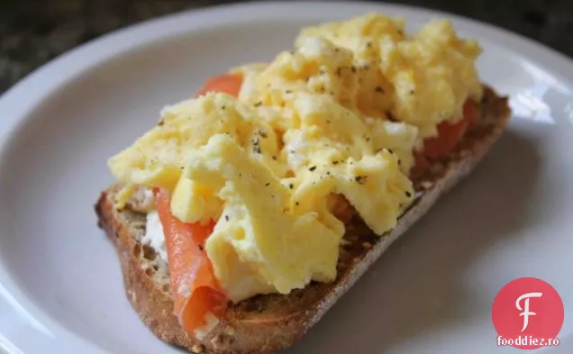 Lox Și Ouă Pe Rețetă Rustică De Pâine Prăjită
