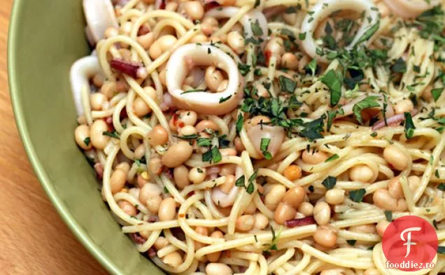 Pastele lui David Tanis cu calmar și fasole albă