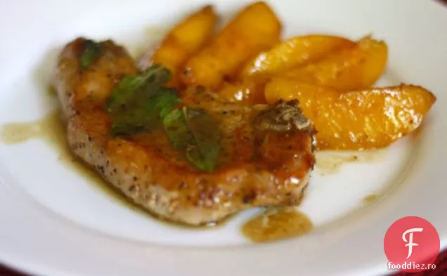 Cotlet de porc cu piersici, Bourbon și busuioc