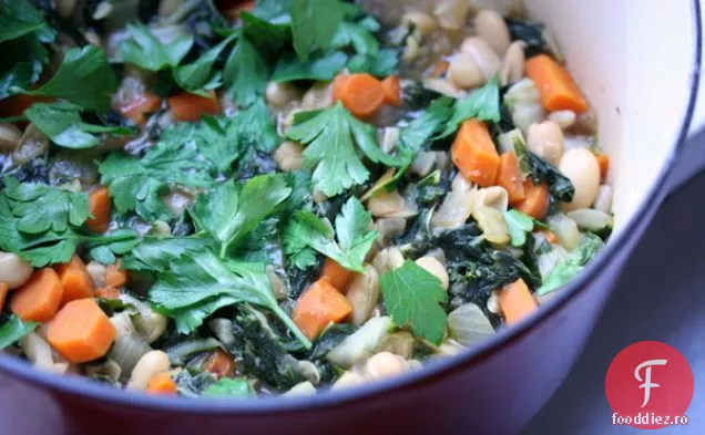 Chard Elvețian Și Tocană De Fasole Albă