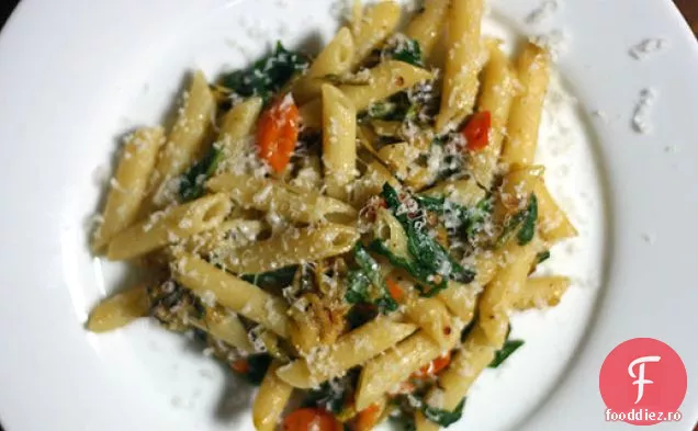 Penne cu dovlecei prăjiți, aur de soare și Rucola