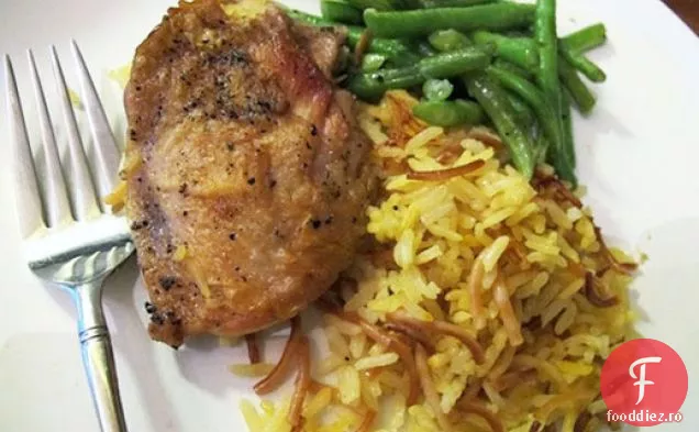 Pui de tigaie cu orez-a-Roni de casă și fasole verde