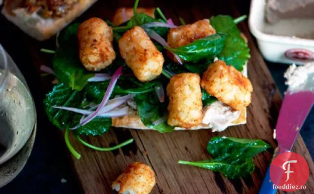Tip sandwich pat și Tater Tots