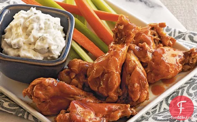 Tobe în stil Buffalo cu Dip de brânză albastră