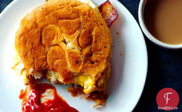 Sandwich Clasic Pentru Micul Dejun
