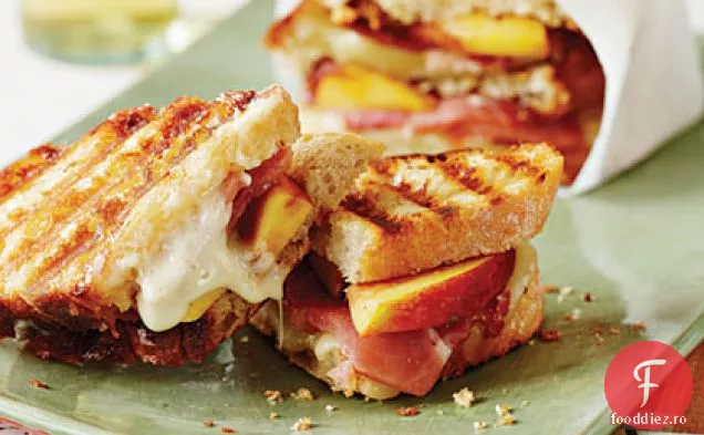 Panini de șuncă și piersici de țară