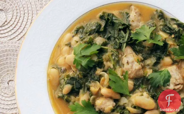 Skillet 30 de minute Kale, fasole albă și supă de cârnați