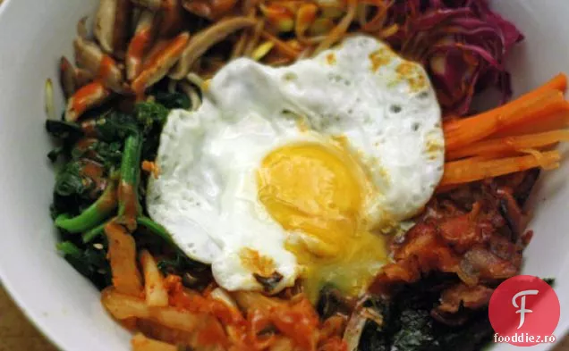 Bibimbap cu slănină și Kimchi