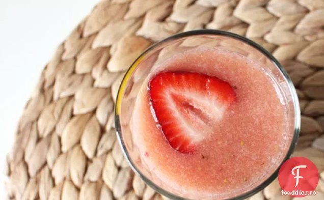 Căpșuni și pepene galben Agua Fresca cu cimbru