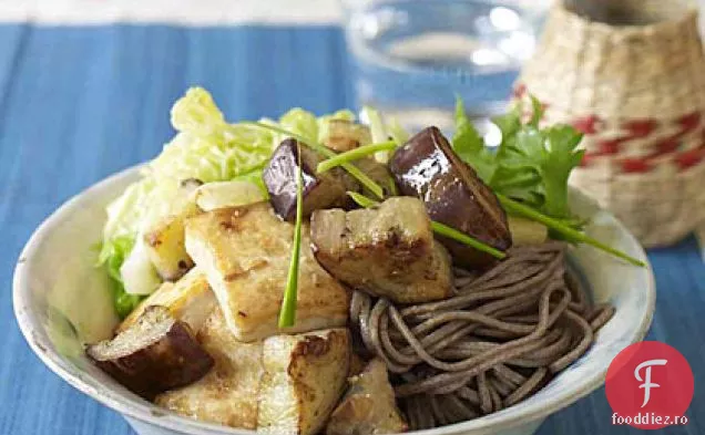 Miso-tofu marinat și vinete peste tăiței Soba