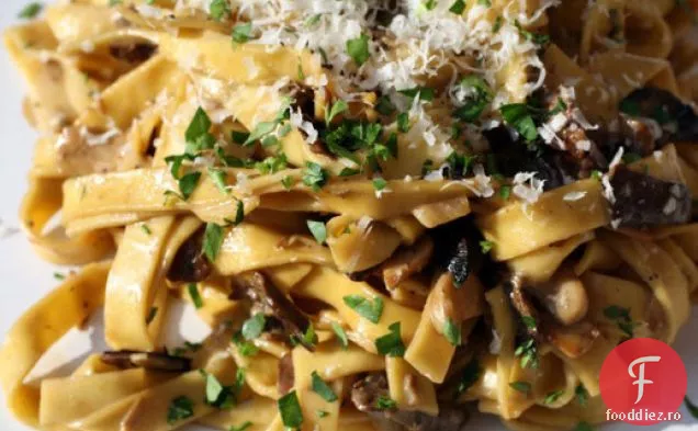 P aux aux c Auxpes (Tagliatelle cu ciuperci Porcini și CR fra fra fra)