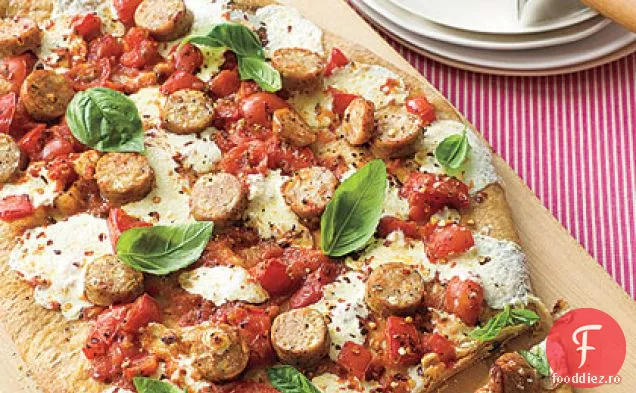 Pizza proaspătă cu Mozzarella, busuioc și cârnați de pui