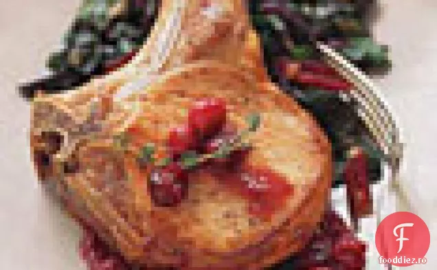 Cotlet de porc prăjit la tigaie cu afine și Bietă roșie Elvețiană