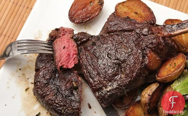 Friptură de bizon Ribeye cu unt cu cartofi crocanți